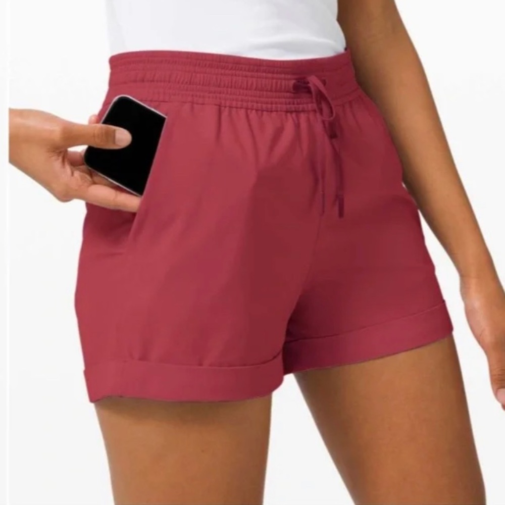 Lululemon Spring Break Away Short Chianti
